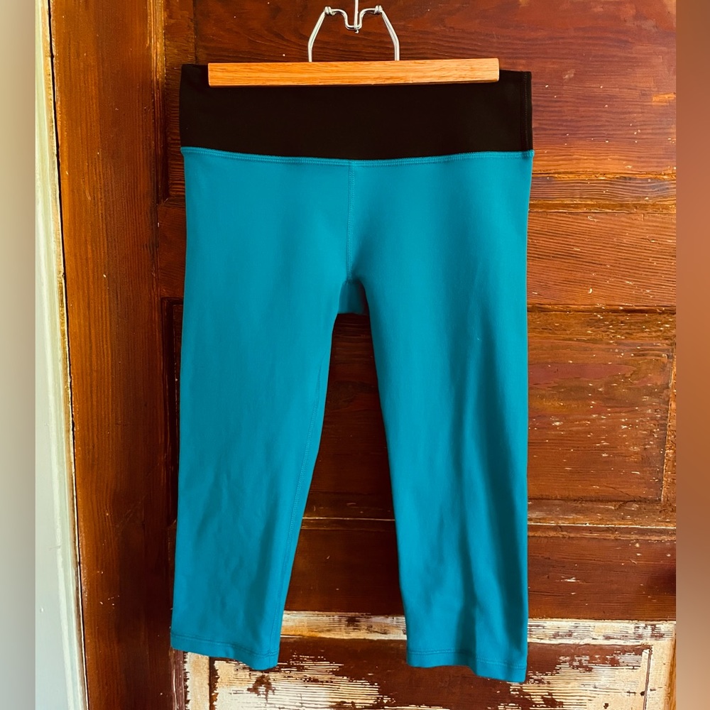 S/P Ellie Cropped Capri Stretch Leggings Yoga Pants, Waist Pocket, Made in USA